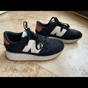 Womens New Balance 237 shoes VERY GREAT CONDITION like new!!